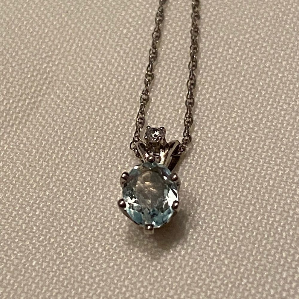 Estate Necklace 14k White Gold and Aquamarine Pendant Necklace - Picture 9 of 15